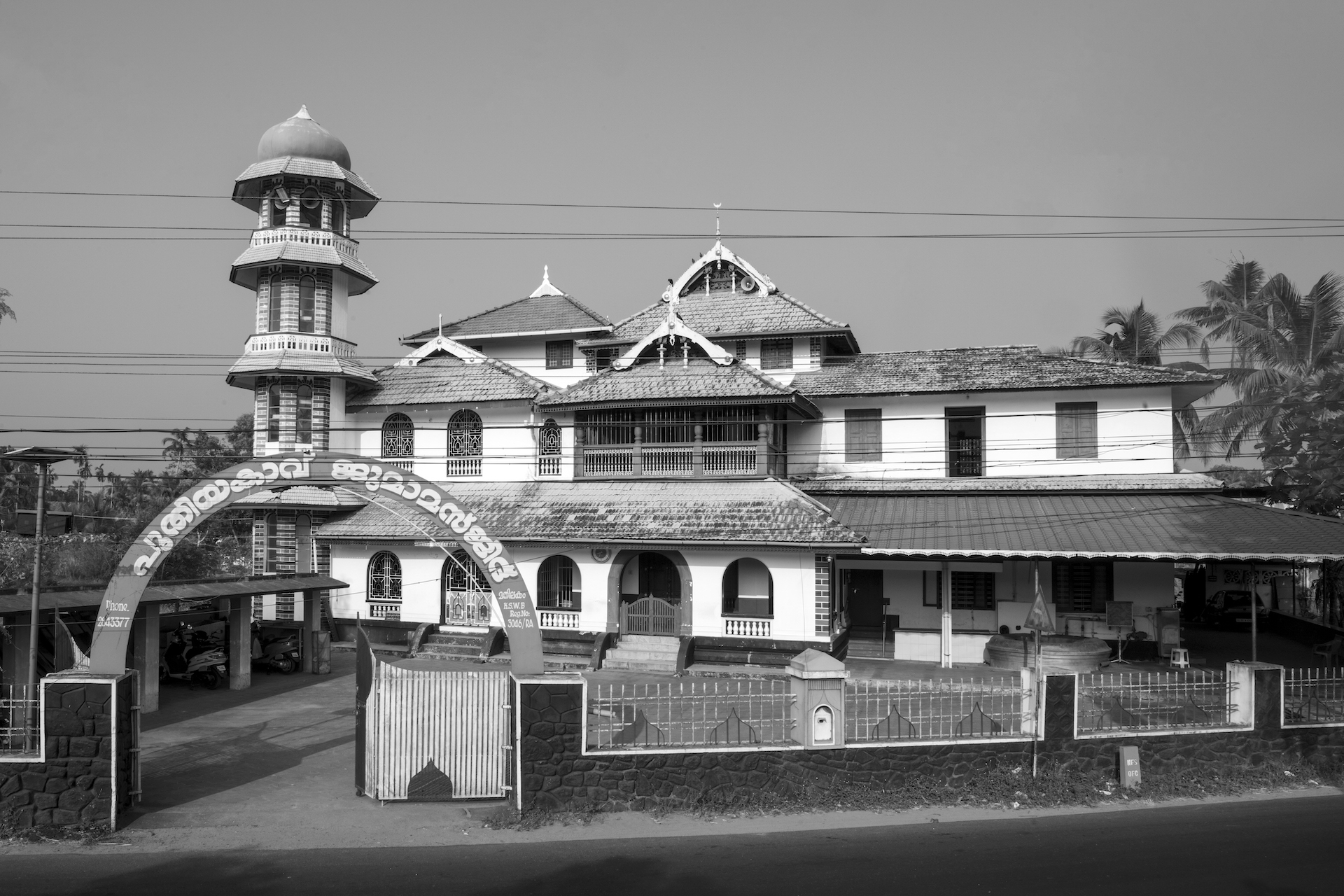Ernakulam -MATHILAKAM PUTHIYA KAAVU MOSQUE